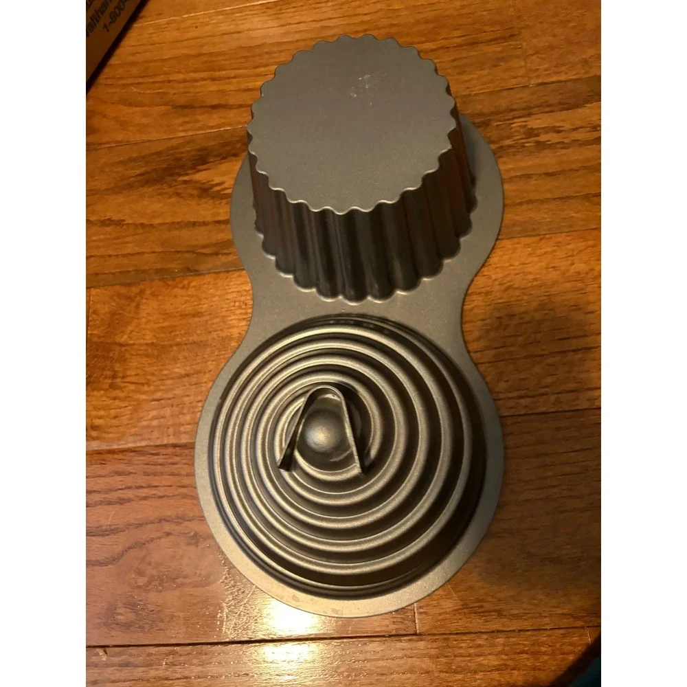 Wilton Giant Cupcake Pan Gray Non-Stick 3D Large Cake‎ Mold 2105-5038